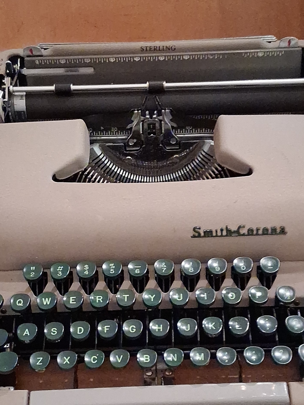 Beige Vintage Typewriter - Classic Home Office Style